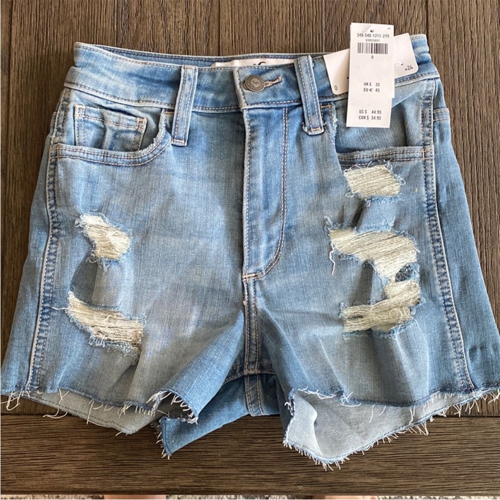 NWT Hollister Women’s Distressed Curvy High Rise Shorts 3" W24 Denim size 0